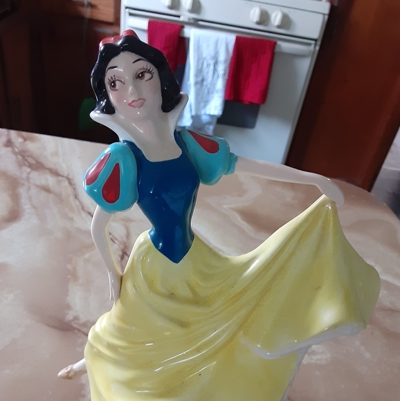 Disney Other - Musical Statue